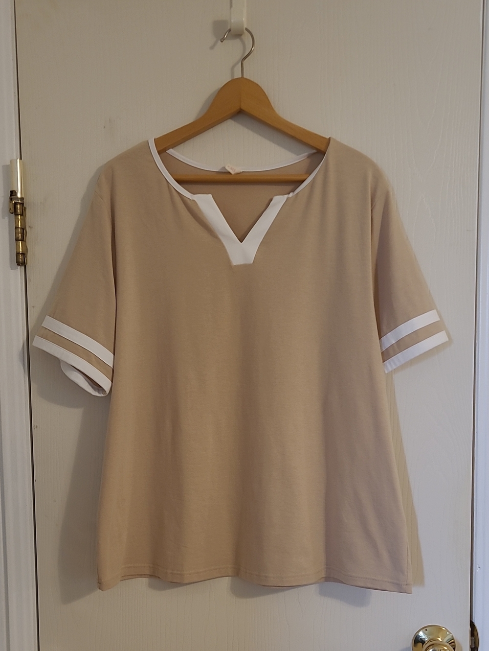 Shewin Color Block Top - Picture 2 of 7